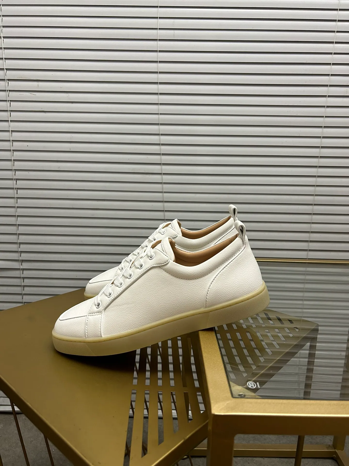 (Customized model) Ex-factory price is 480. christian louboutin (CL red sole shoes) counter series, casual sneakers for couples 📢 📢 📢 Exclusive hot style release 🎈🎈💪 Movable latex feet 👻 Finished outsole line [Proud] 😝Female 35-40# Male 38#-46, global supply😝 [Top version]: Original imported genuine leather upper, top original leather lining, original molded TPU outsole, original 1:1 detail processing, original shoe last,